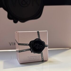 Viktor & Rolf Flowerbomb L'Eau de Parfum - Pink Gift Box